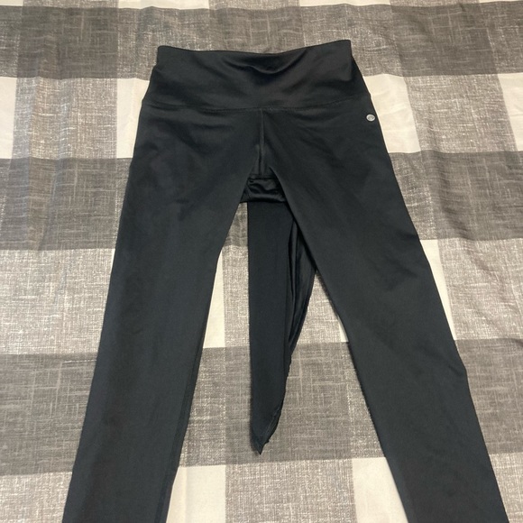 Woman’s Apana quarter length tie front yoga pants size small - Picture 4 of 14